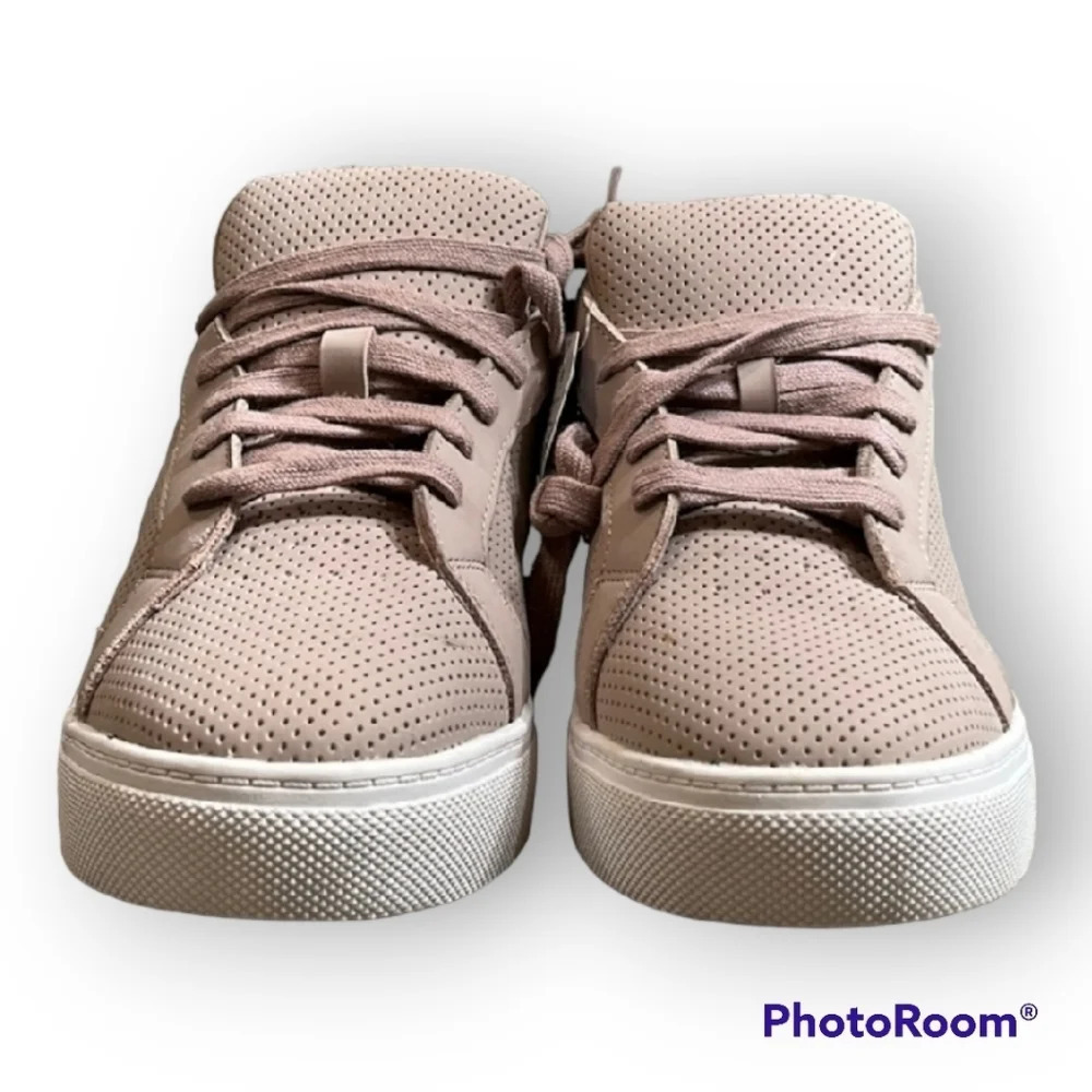 Time and True Sneakers size 9 Blush